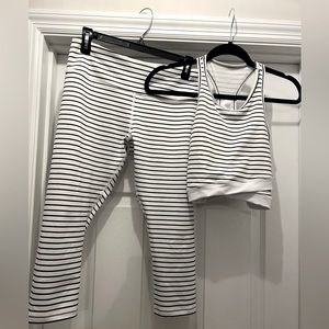 SET— YOGA PANT LEGGING+ BRA TOP TANK medium, matching 2 piece set, black & white